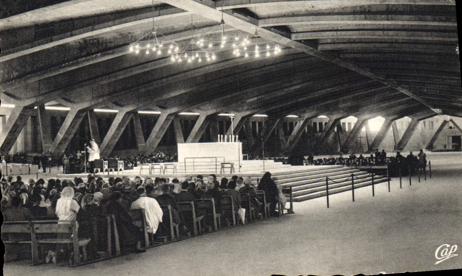 CPA Lourdes la Basilique Saint Pie X interieur de l'Eglise souterraine achevee en 1958 Arch Pierre V