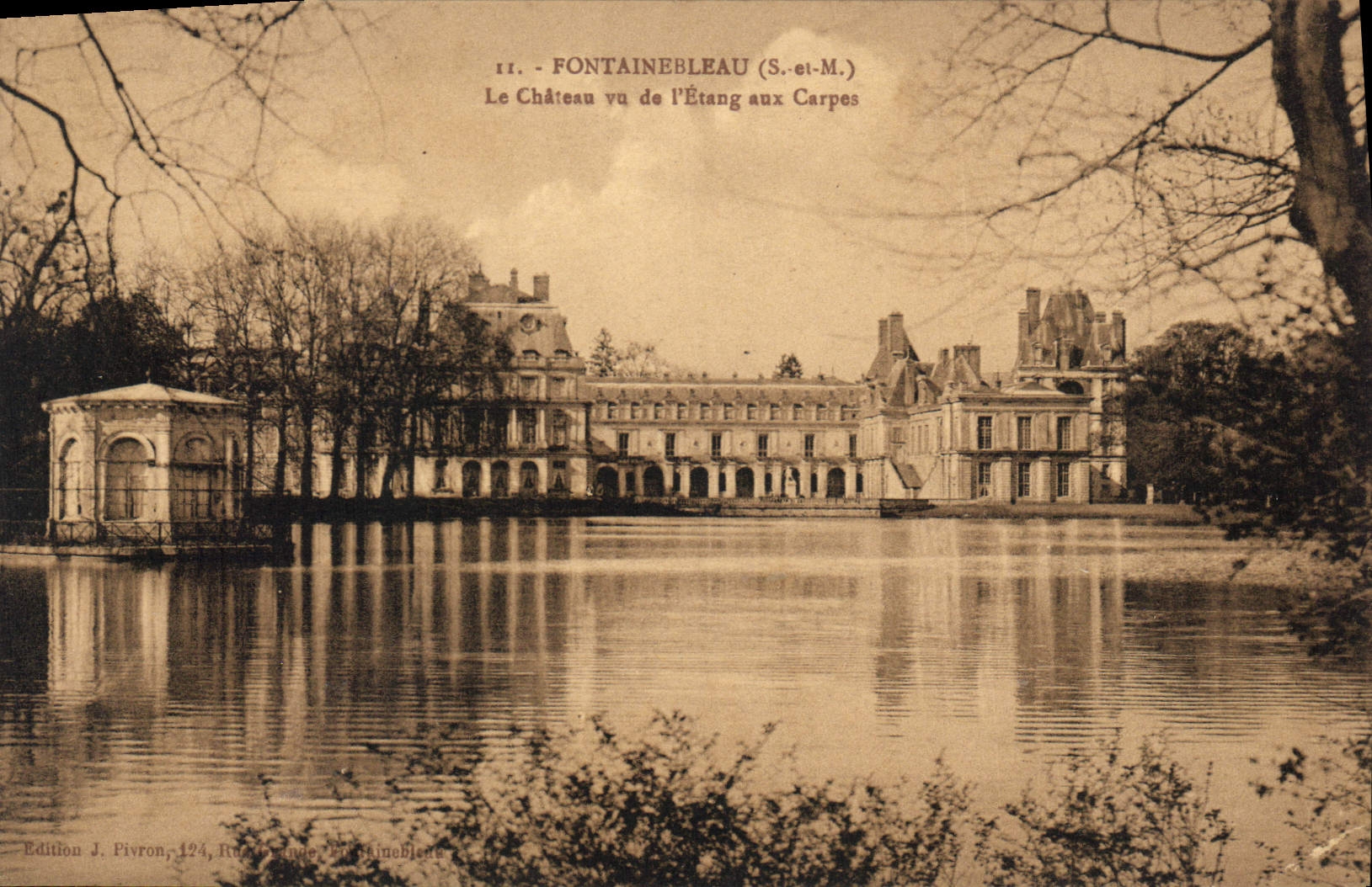 Fontainebleau (S.-et-M.) — El Castillo visto desde el Étang aux Carpes — Edición J. Pivron, n°124