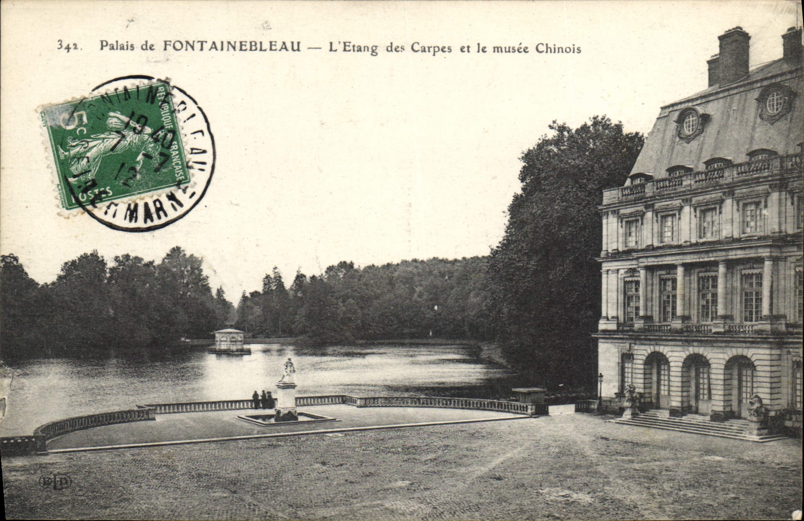 Palais de FONTAINEBLEAU — L'Étang des Carpes et le musée Chinois