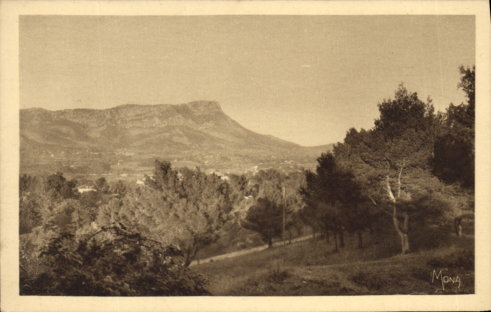 Le Mont Coudon — vue prise des hauteurs du Cap Brun — éditeur MONA, n° SE 214