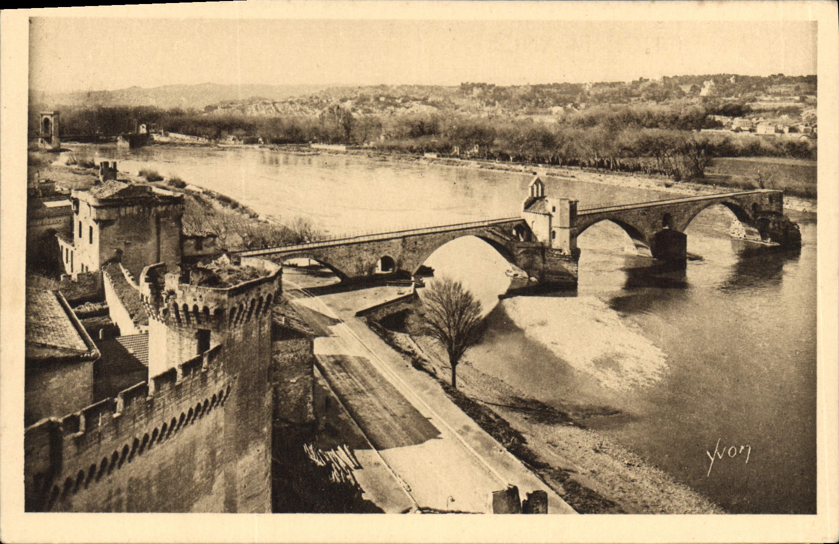 CPA Avignon Vaucluse vue generale sur la rive droite du Rhone 