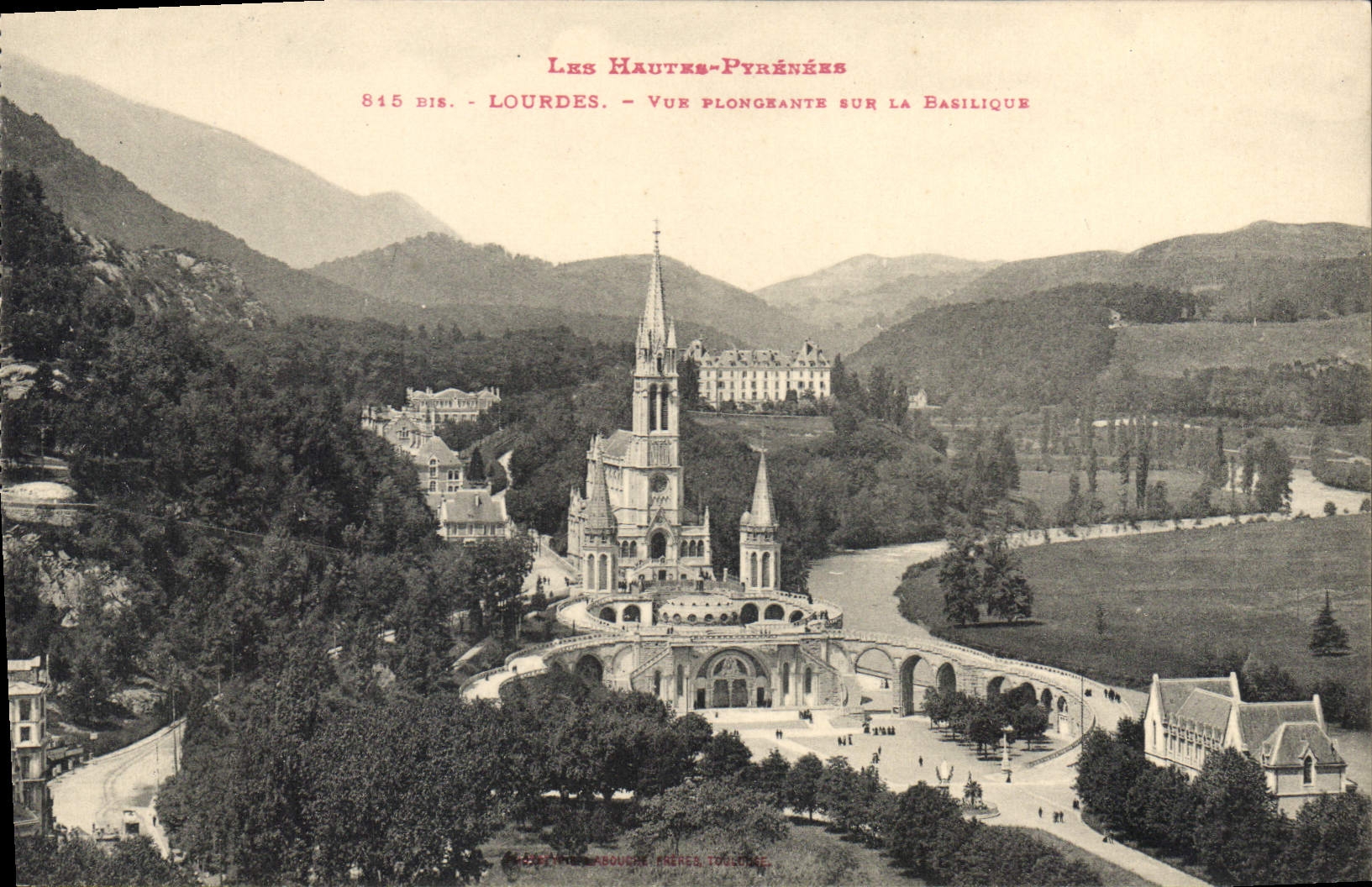 CPA Les hautes Pyrenees Lourdes vue Plonorante sur la Basilique 
