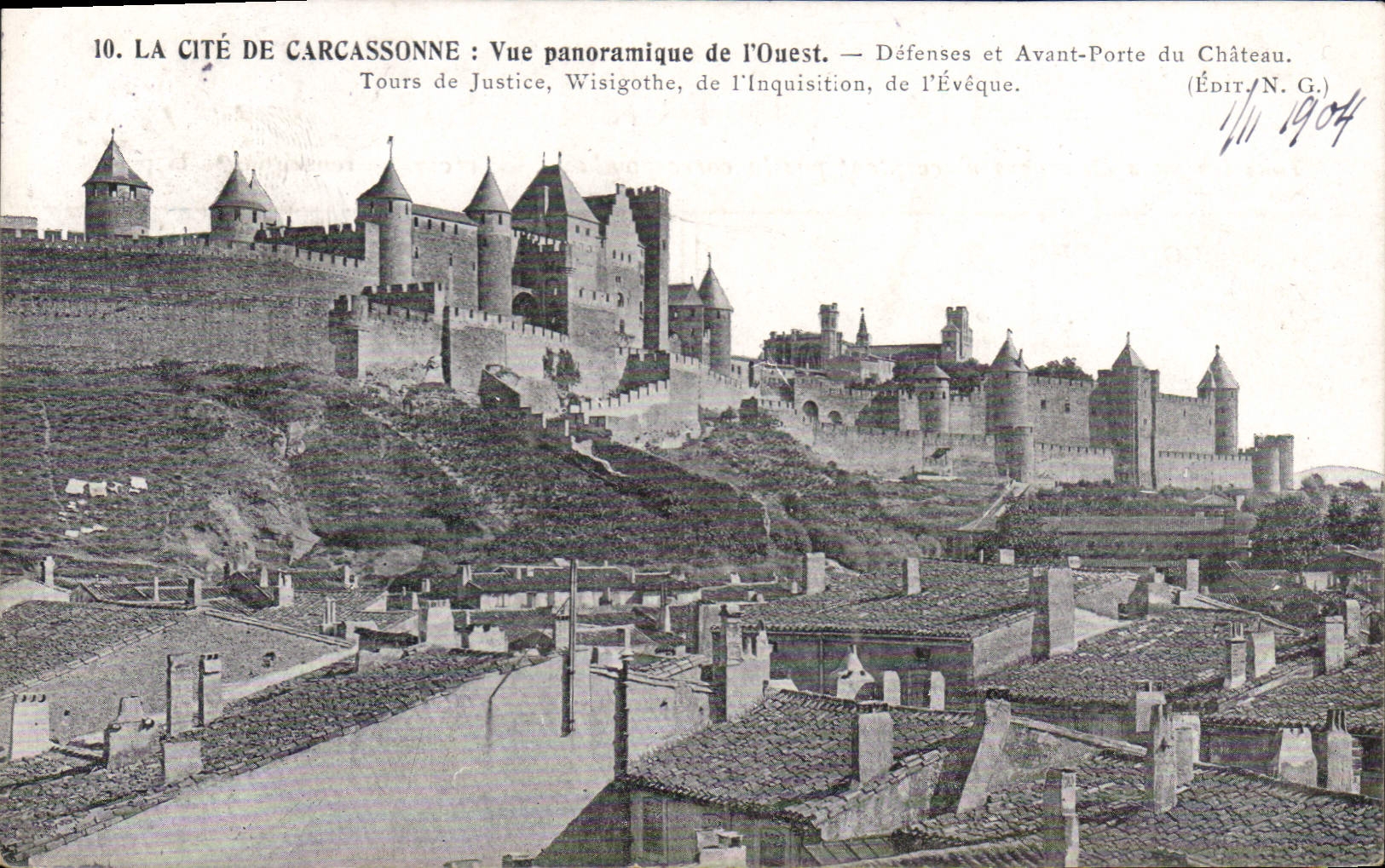 Carcassonne — Vue panoramique de l'Ouest. Défenses et Avant-Porte du Château. (Édit. N.G. 1904)