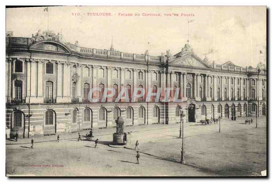 Toulouse - Façade du Capitole, vue de profil — éditeur Lalouche, n° 110