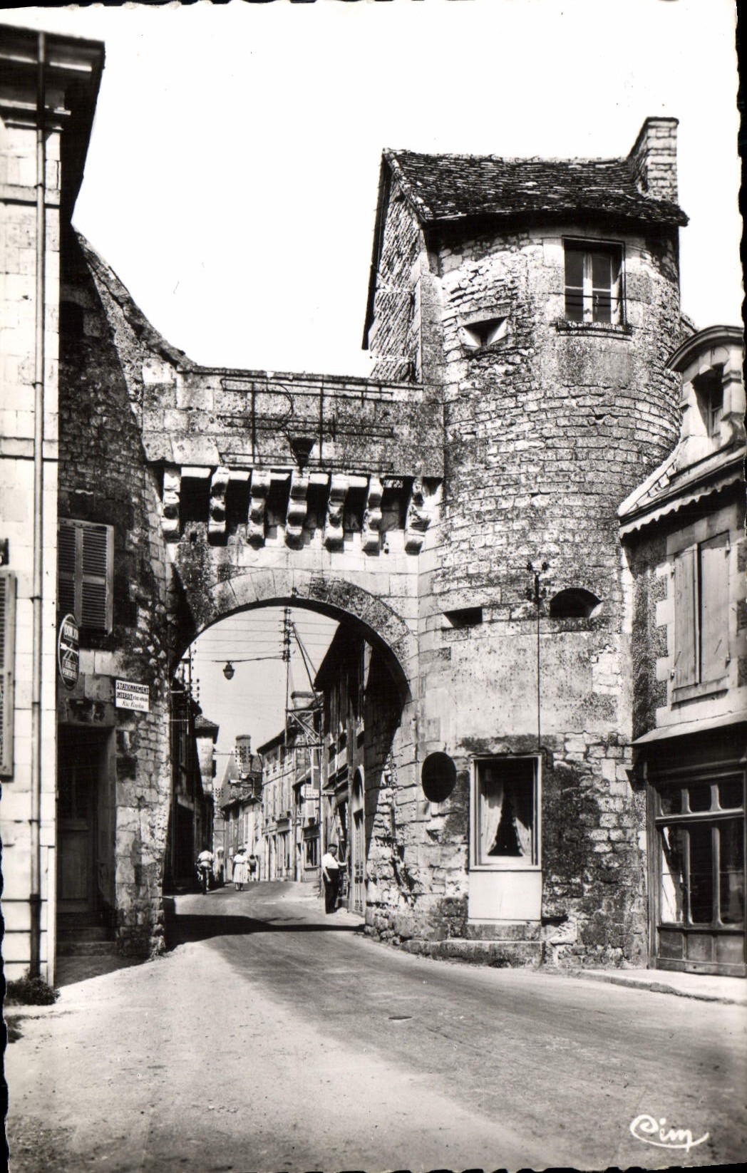 La Porte de Ville — La Roche-Posay (Vienne) — Photo C. Pin