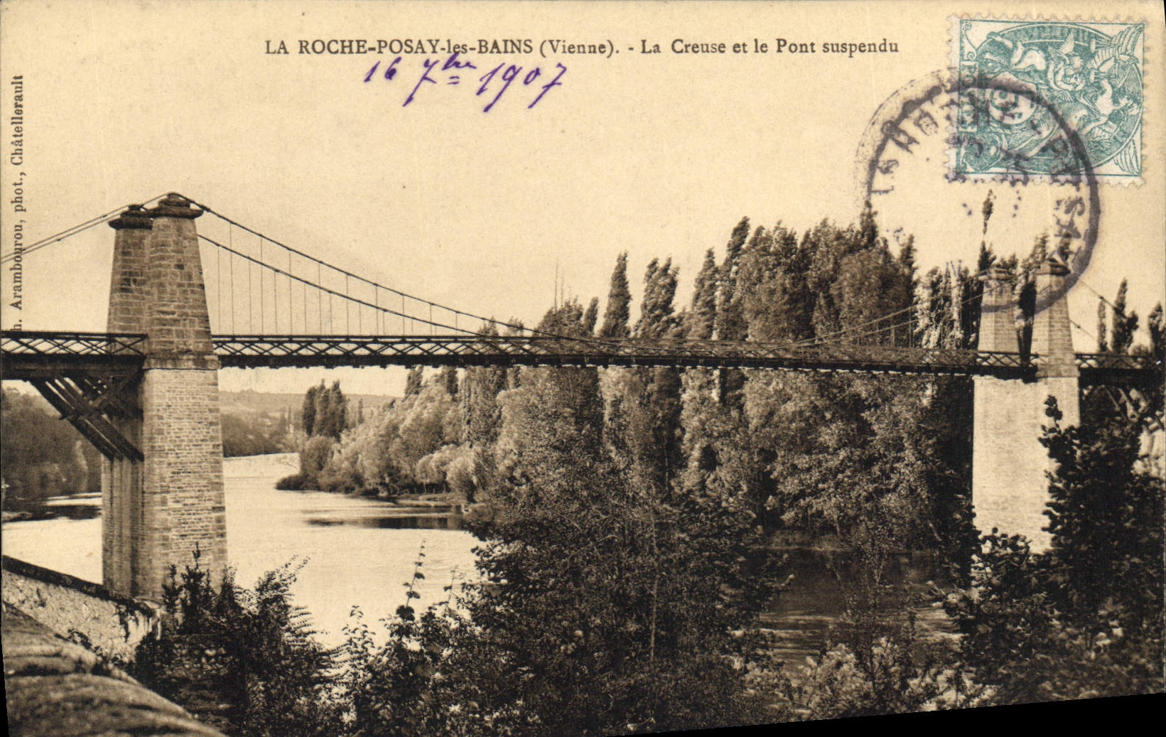 La Roche-Posay-les-Bains (Vienne) — La Creuse et le Pont suspendu — Aramborou, phot. Châtellerault