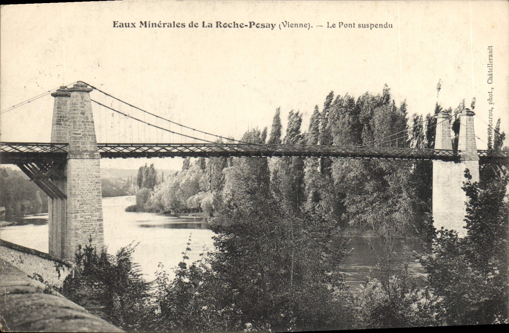 Eaux Minérales de La Roche-Pesay (Vienne) — Le Pont suspendu — Châtellerault, phot. Bourou