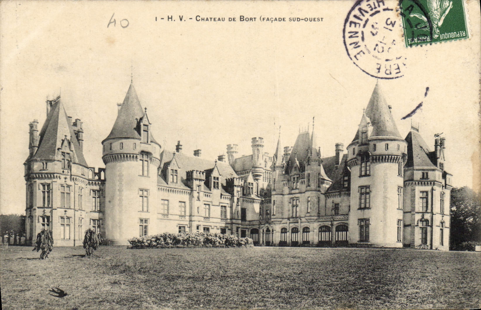 Château de Bort — façade sud-ouest — H. V. (éditeur non visible)