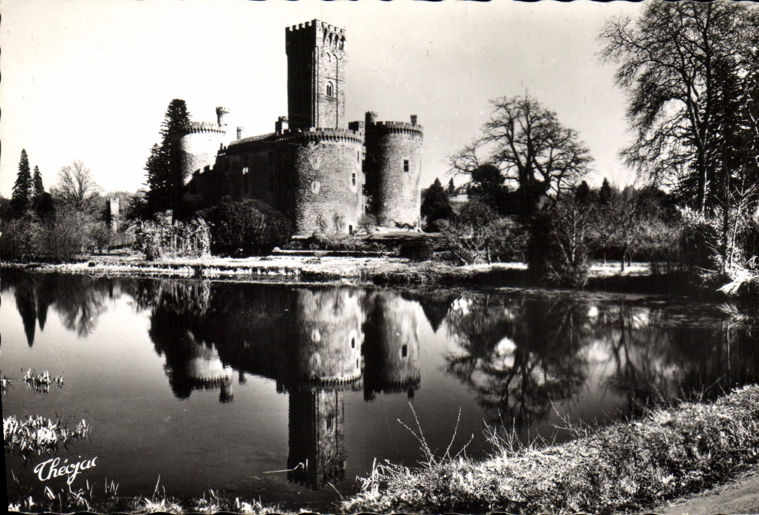 CPA Env de Chalus Hte Vienne Chateau de Montbrun Fortresse Militaire 