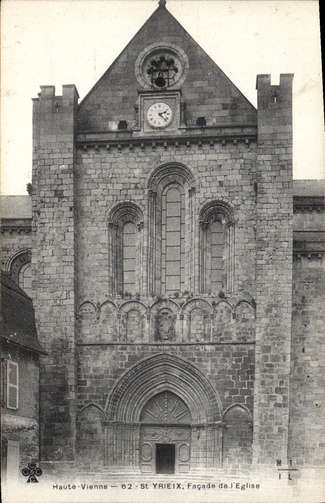 CPA Haute Vienne St Yrieix Facade de l'Eglise 
