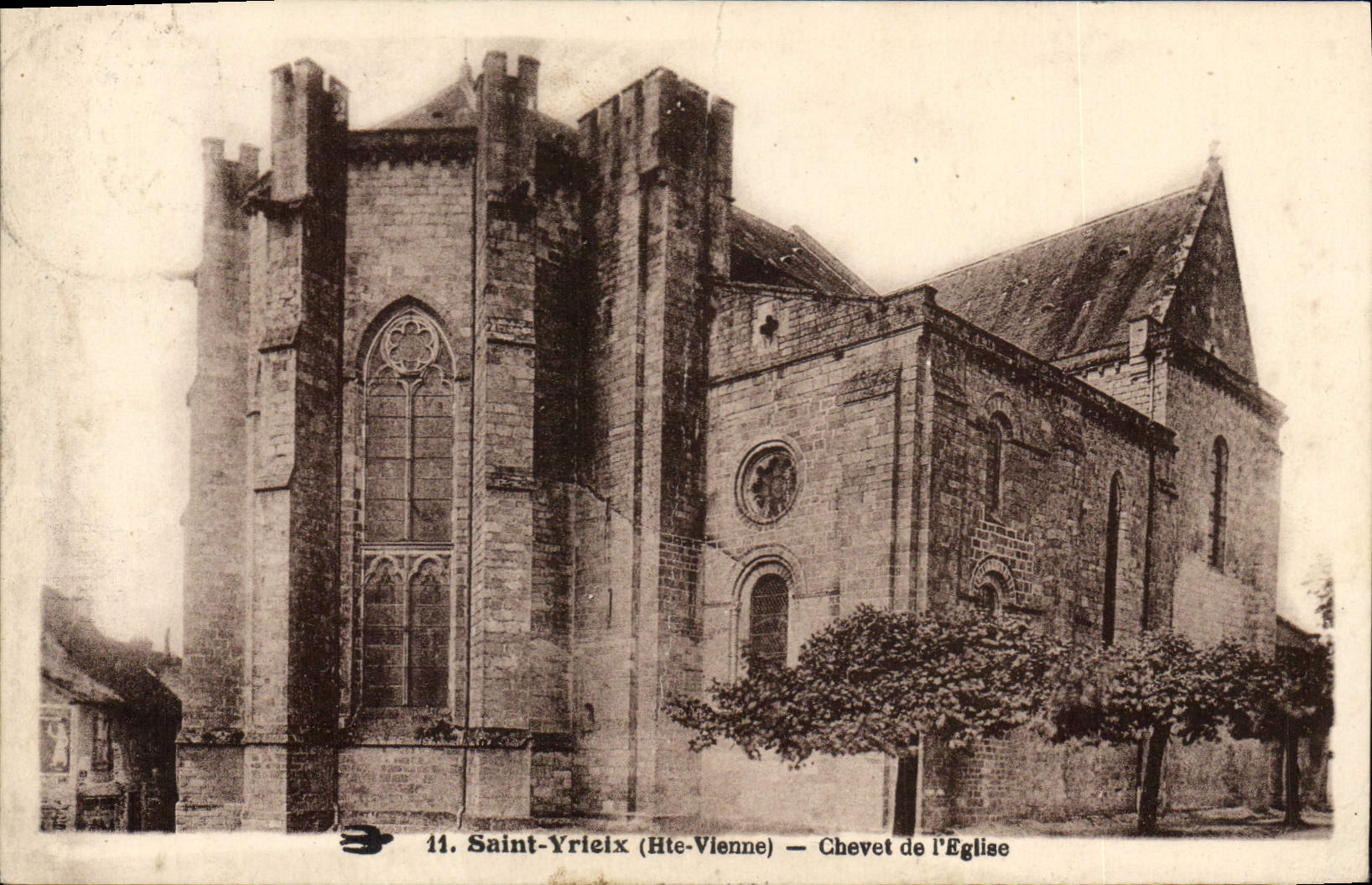 CPA St Yrieix Hte Vienne Chevet de l'Eglise 