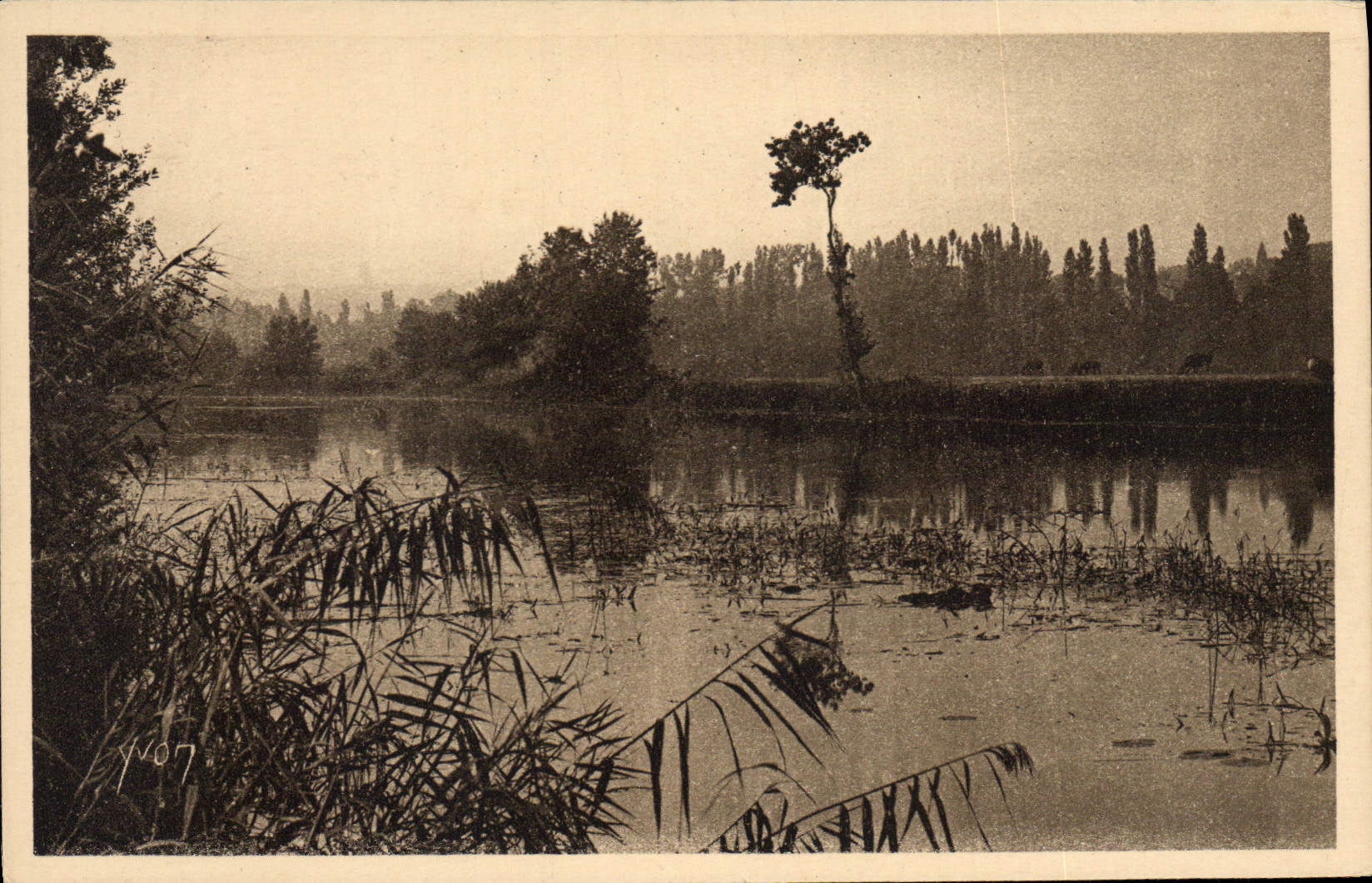 Paysage sur les bords de la Dordogne — La région du Limousin — Édition d'Art YVON