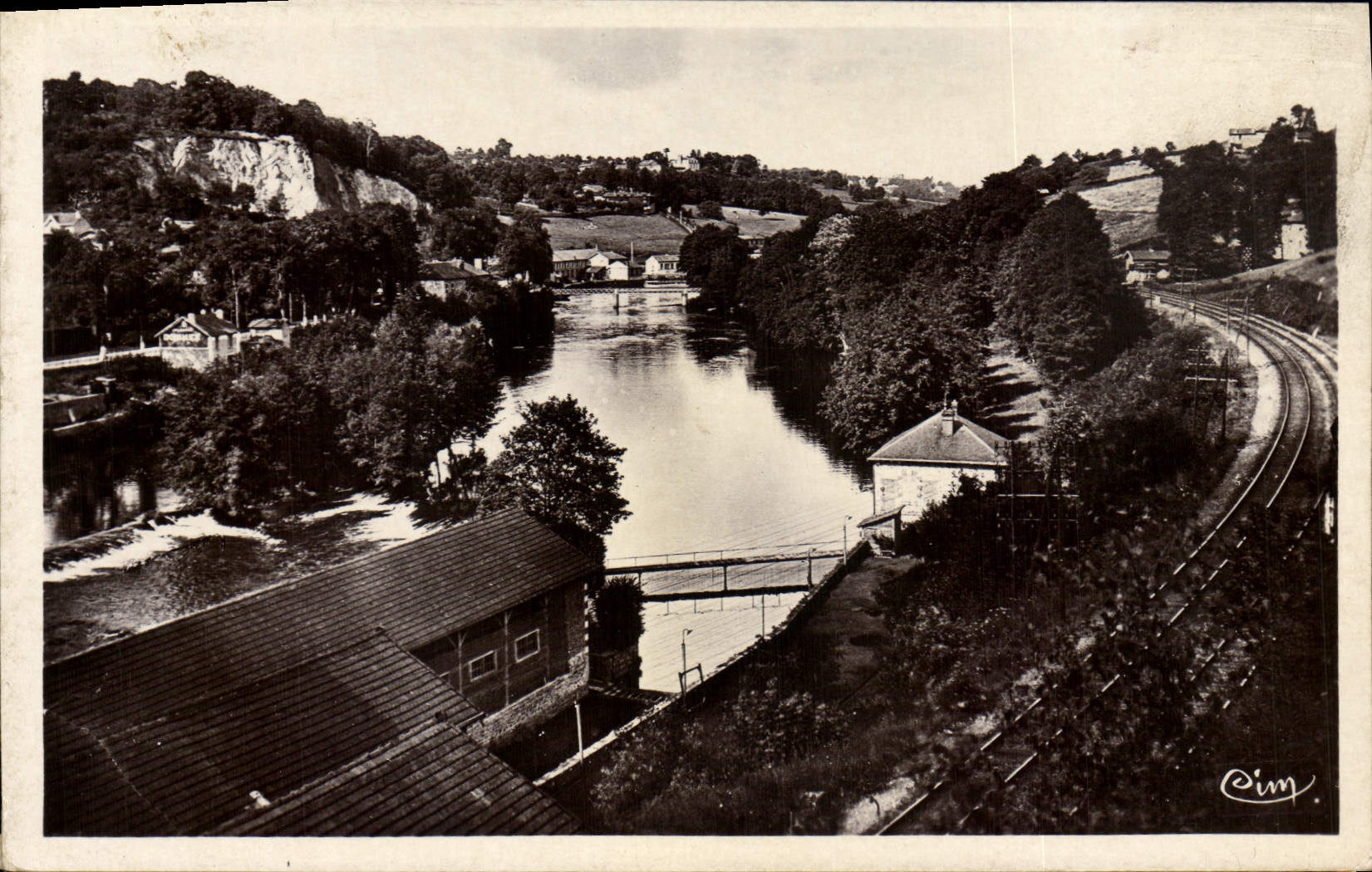 CPA Environs de Limoges Un joli coin sur la Vienne 