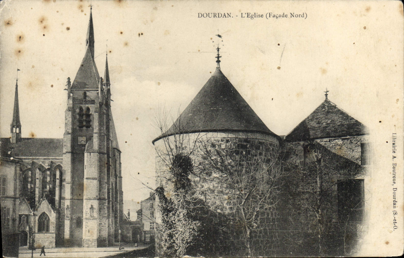 CPA Dourdan S et O l'Eglise Facade Nord 