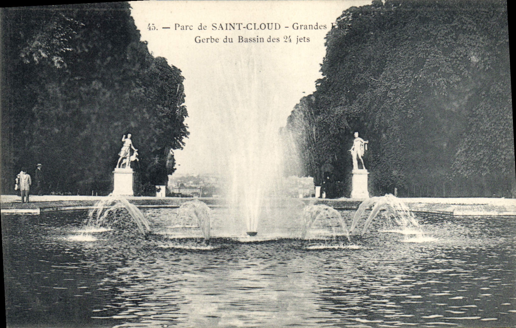 CPA Parc de Saint Cloud Gerbe du Bassin des 24 jets 