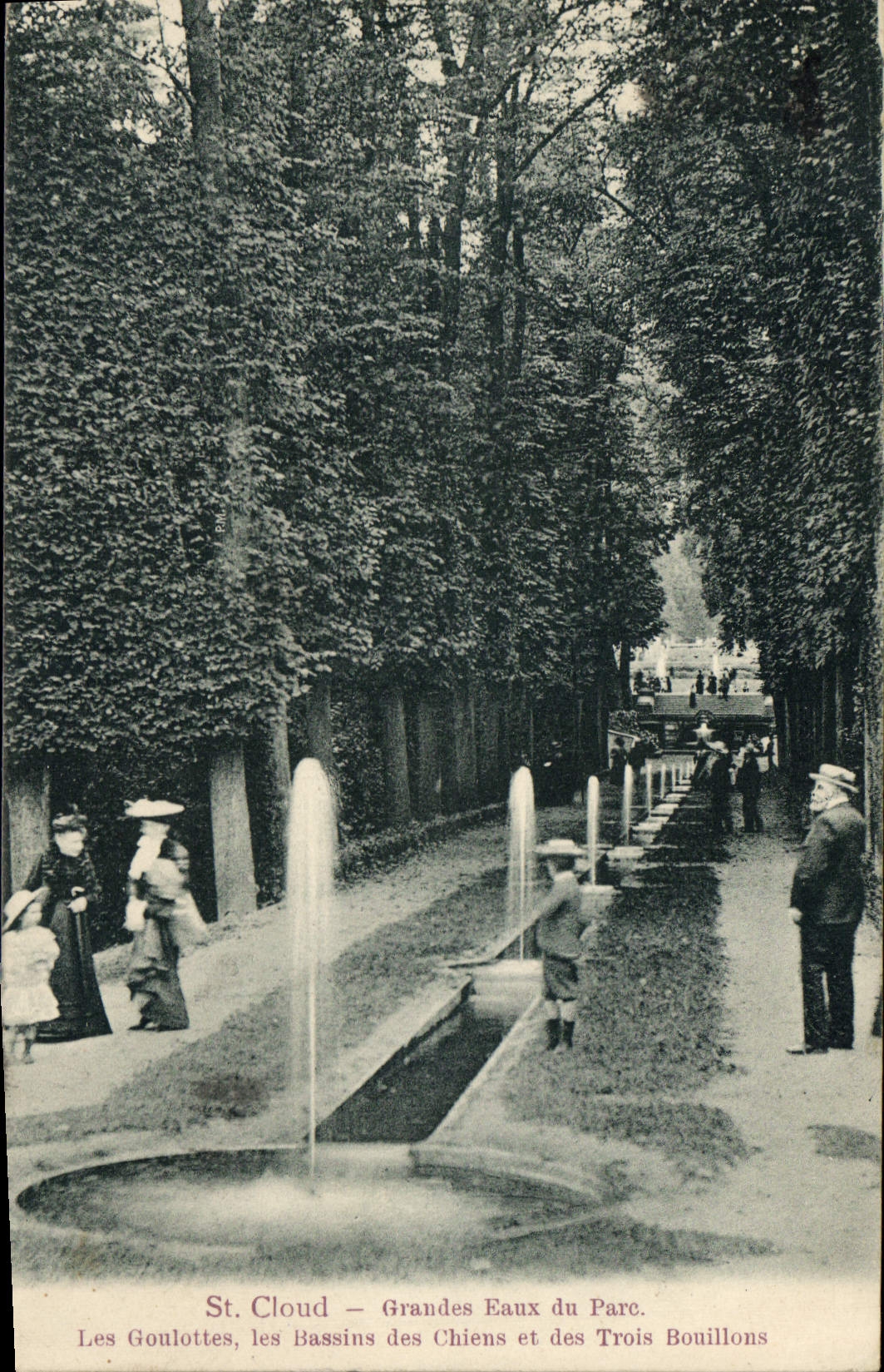 CPA Saint Cloud Grandes Eaux du Parc Les Glouttes les Bassins des Chiens et des Trois Bouillons 