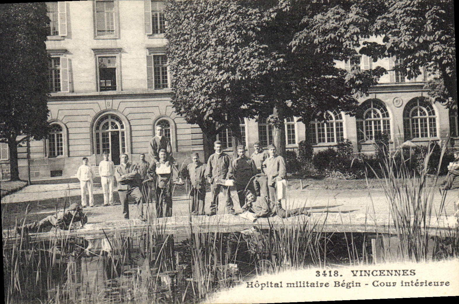 Hôpital militaire Bégin — Cour intérieure — E. Maicuilt, phot. édit. Paris