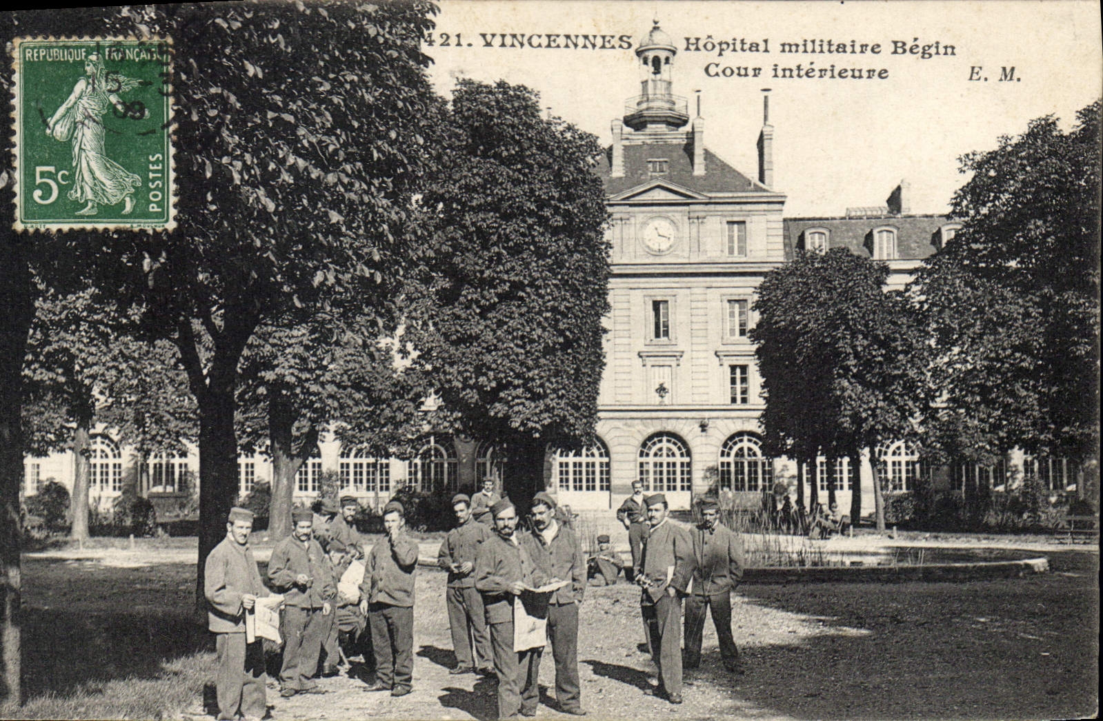Vincennes — Hôpital militaire Bégin, cour intérieure — E.M. n°421