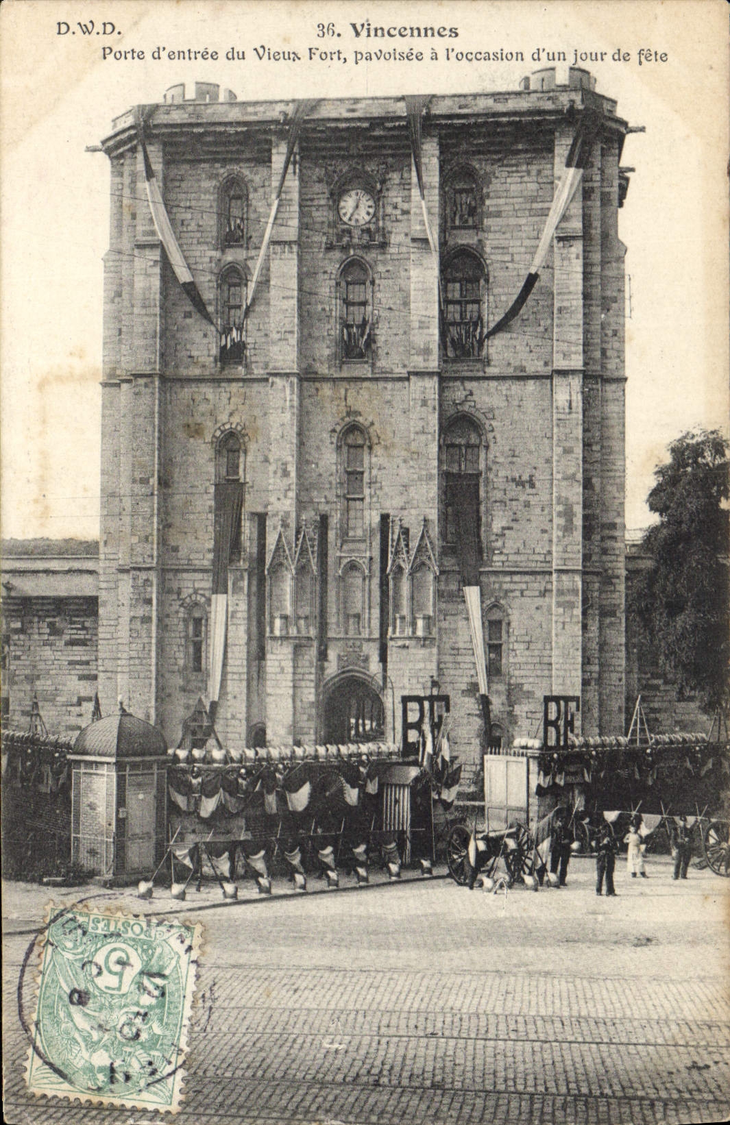 Porte d'entrée du Vieux Fort, Vincennes — pavotisée à l'occasion d'un jour de fête — D.W.D. n°36