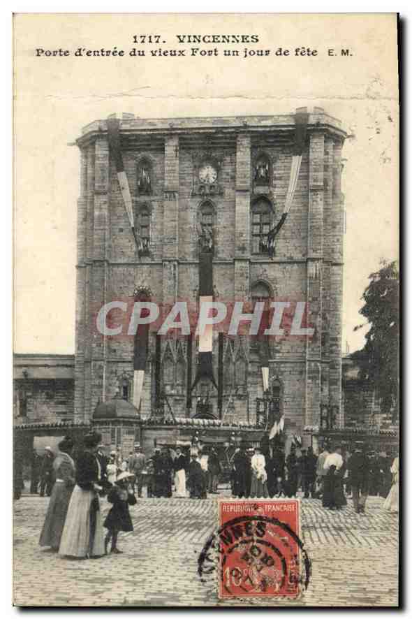 CPA Vincennes orte d'entree du vleux Port un jour de fete