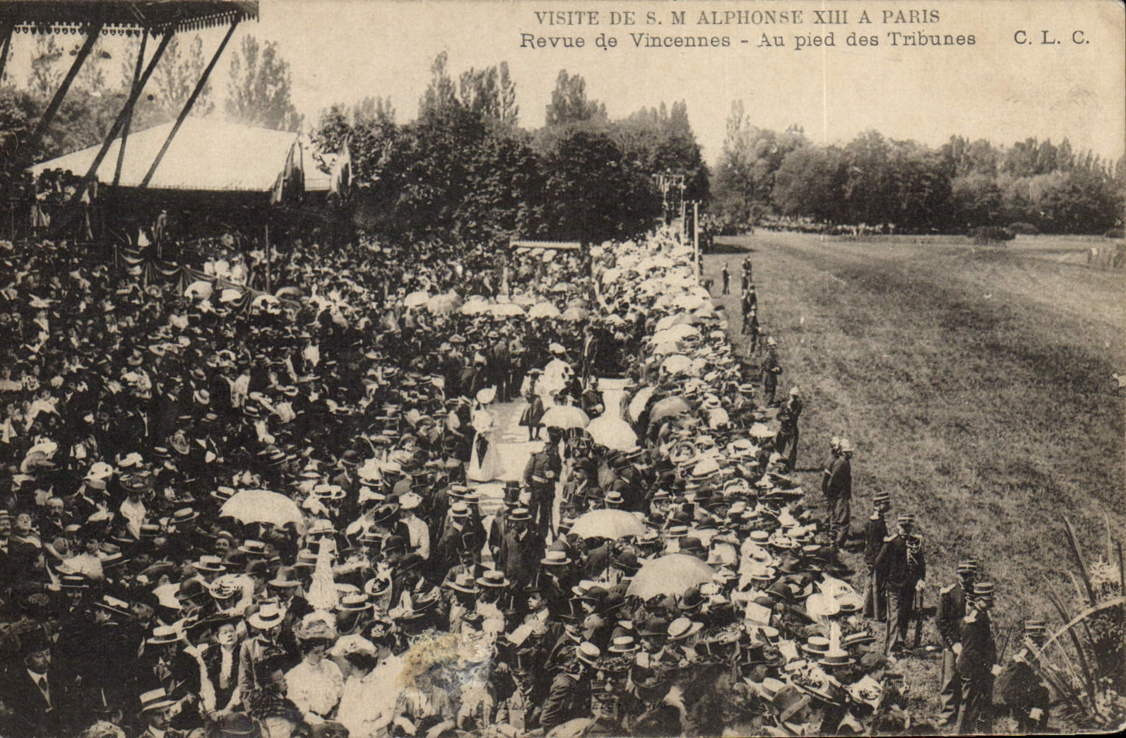 Visite de S.M. Alphonse XIII à Paris — Revue de Vincennes — Au pied des tribunes — C.L.C.