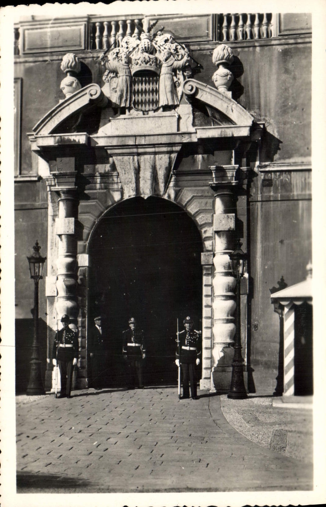 CPA Monaco Porte du Palais du Prince 