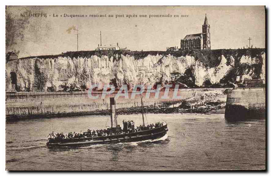 CPA Dieppe Le Duquesne rentrant au Port apres une promenade en mer Bateau