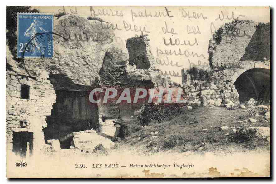 Les Baux — Maison préhistorique Troglodyte