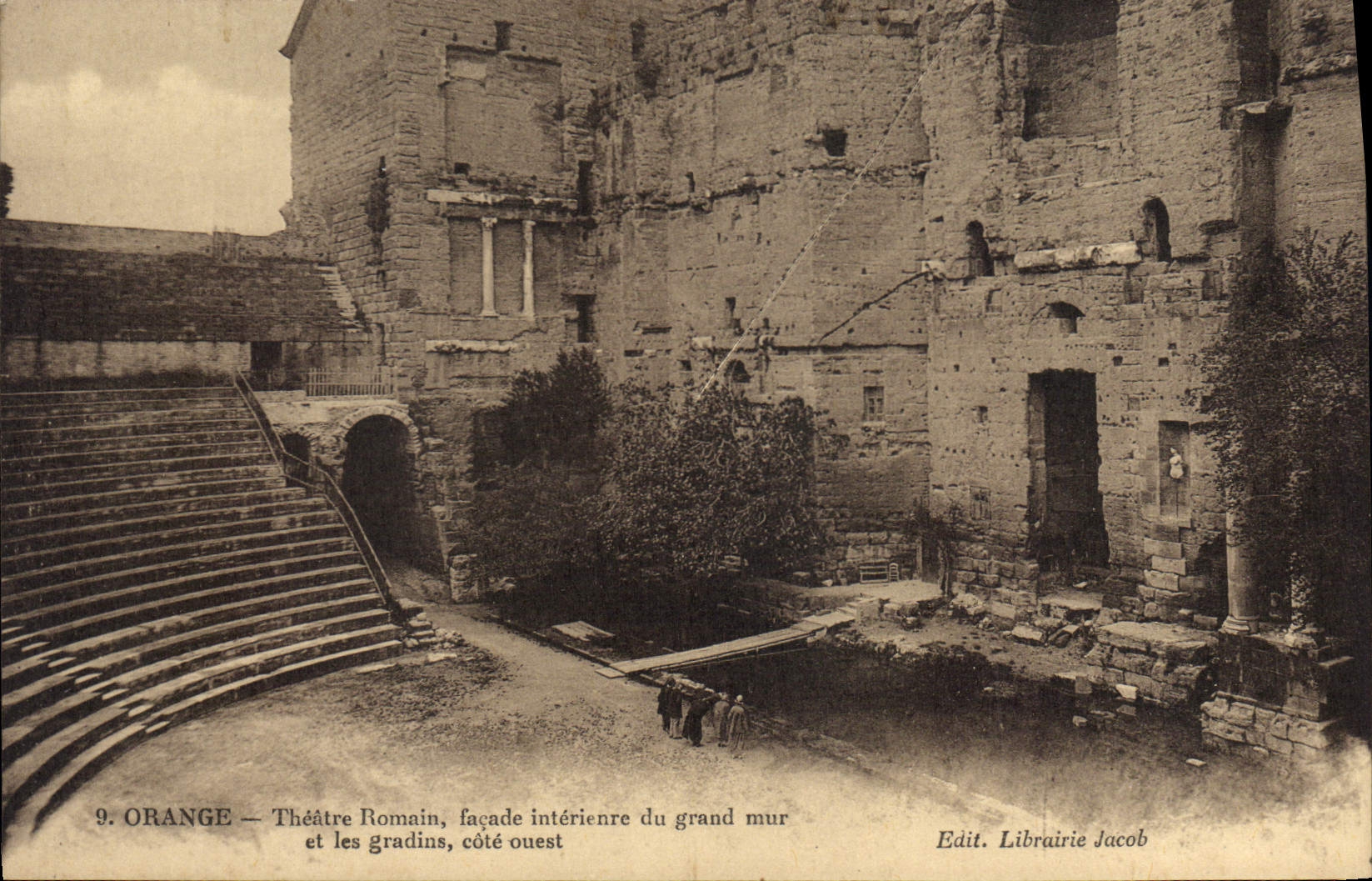 Orange — Théâtre Romain, façade intérieure du grand mur et les gradins, côté ouest — Librairie Jacob