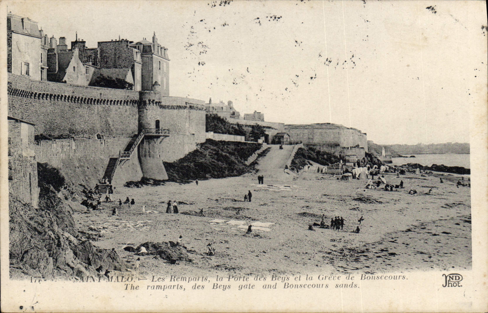 Saint-Malo — Les remparts, la Porte des Bays et la Grève de Bouscours — IND Phot.