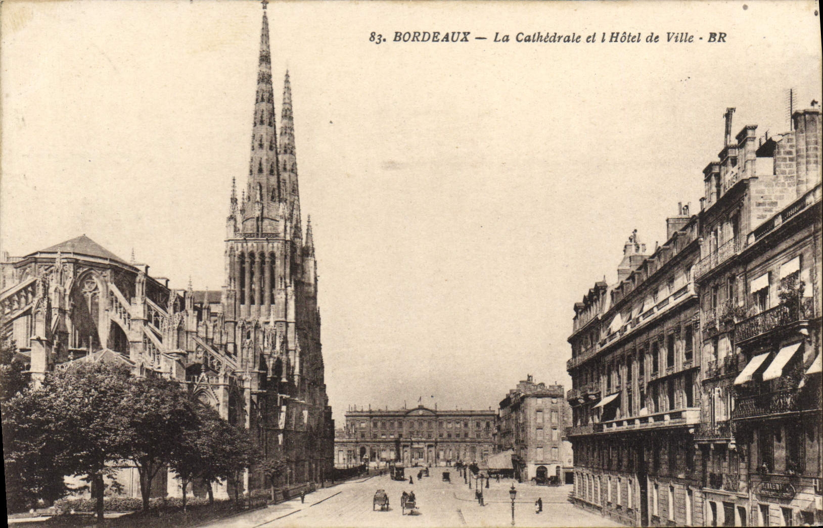 CPA Bordeaux La Cathedrale et l'Hotel de Ville 