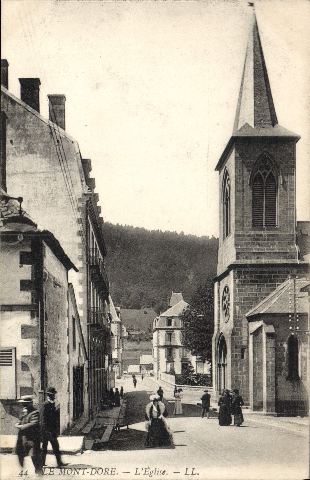 CPA Le Mont Dore l'Eglise 