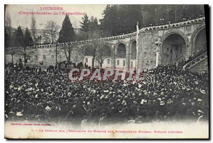CPA Lourdes Cinquantenaire de l'Apparition Le sermon sur l'esplanade du Rosaire par Monseigneur Rume