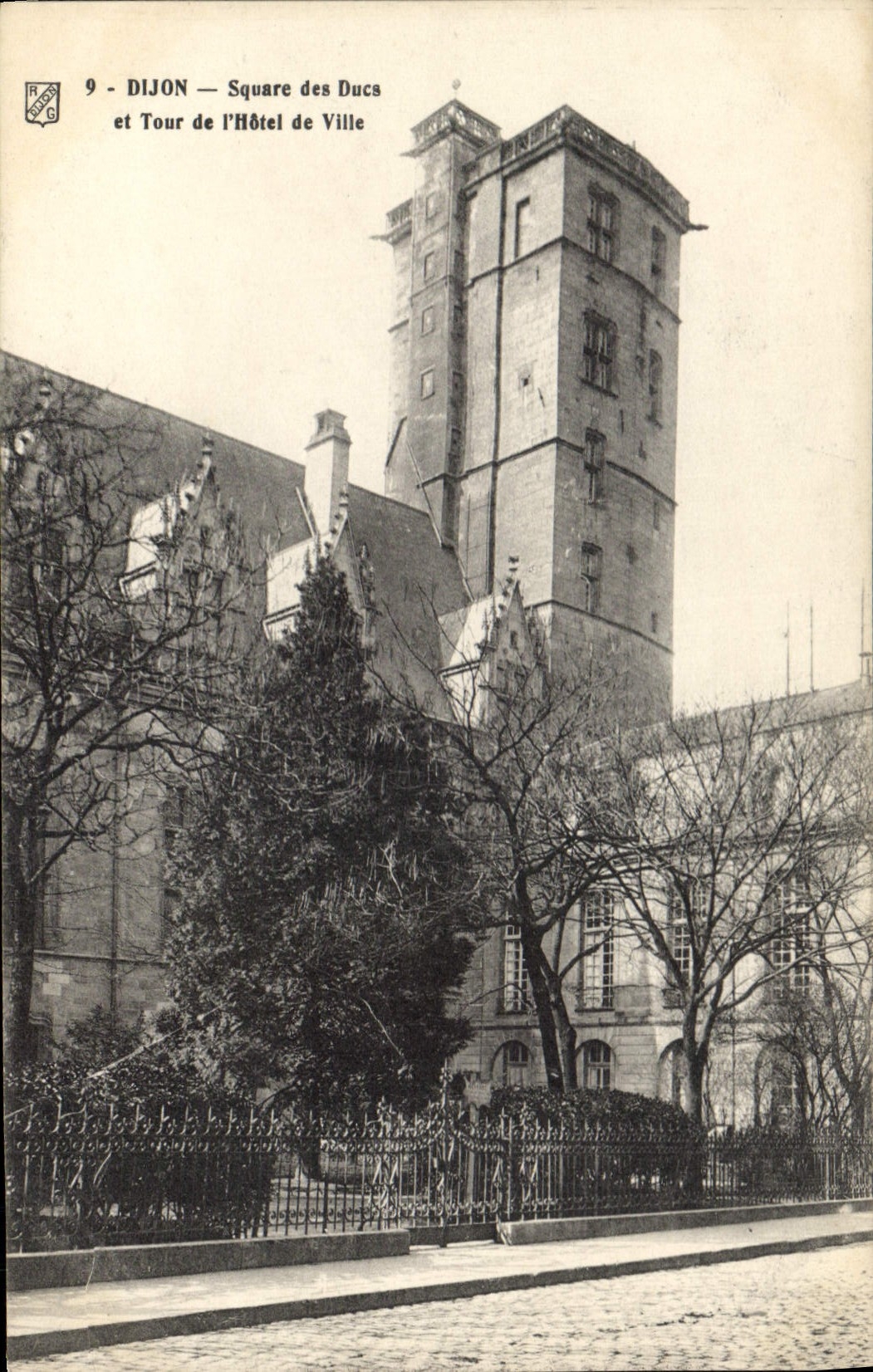 CPA Dijon Square des Ducs et Tour de l'Hotel de Viille 