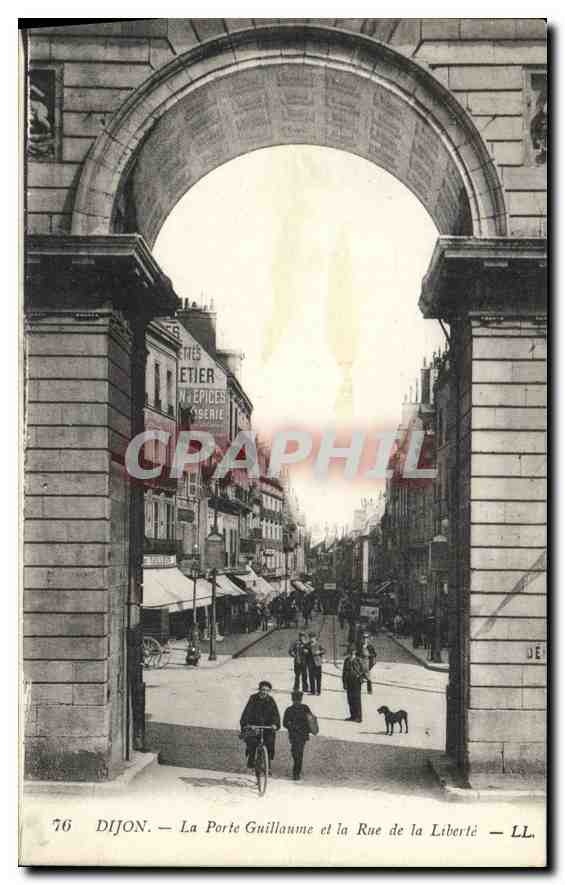 CPA Dijon la porte Guillaume et la rue de la Liberte 