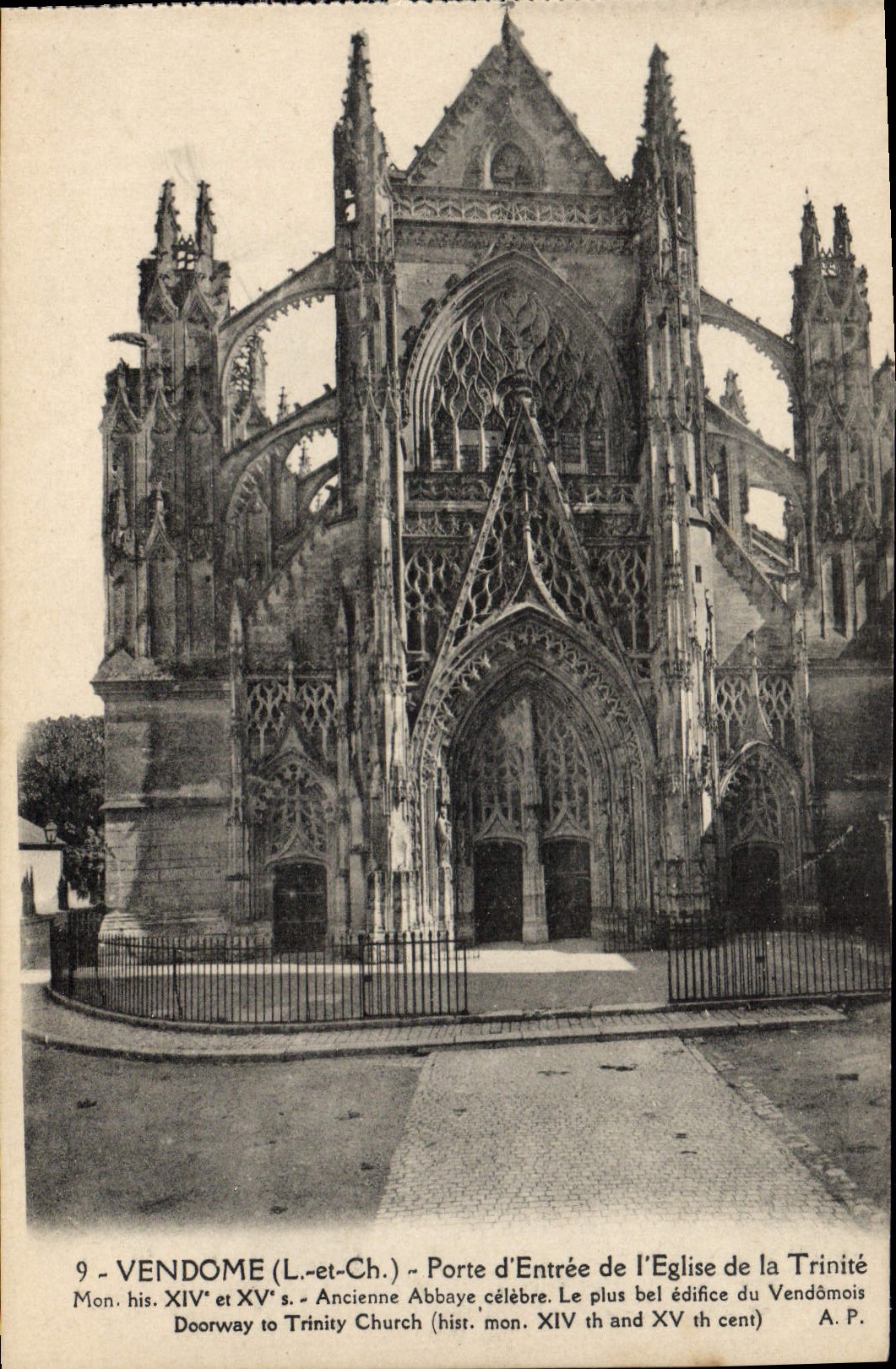 Vendôme (Loir-et-Cher) — Eingang der Kirche der Dreifaltigkeit, ehemalige Abtei, 14. und 15. Jahrhundert — A. Pape, Éd. de Tours, n°9