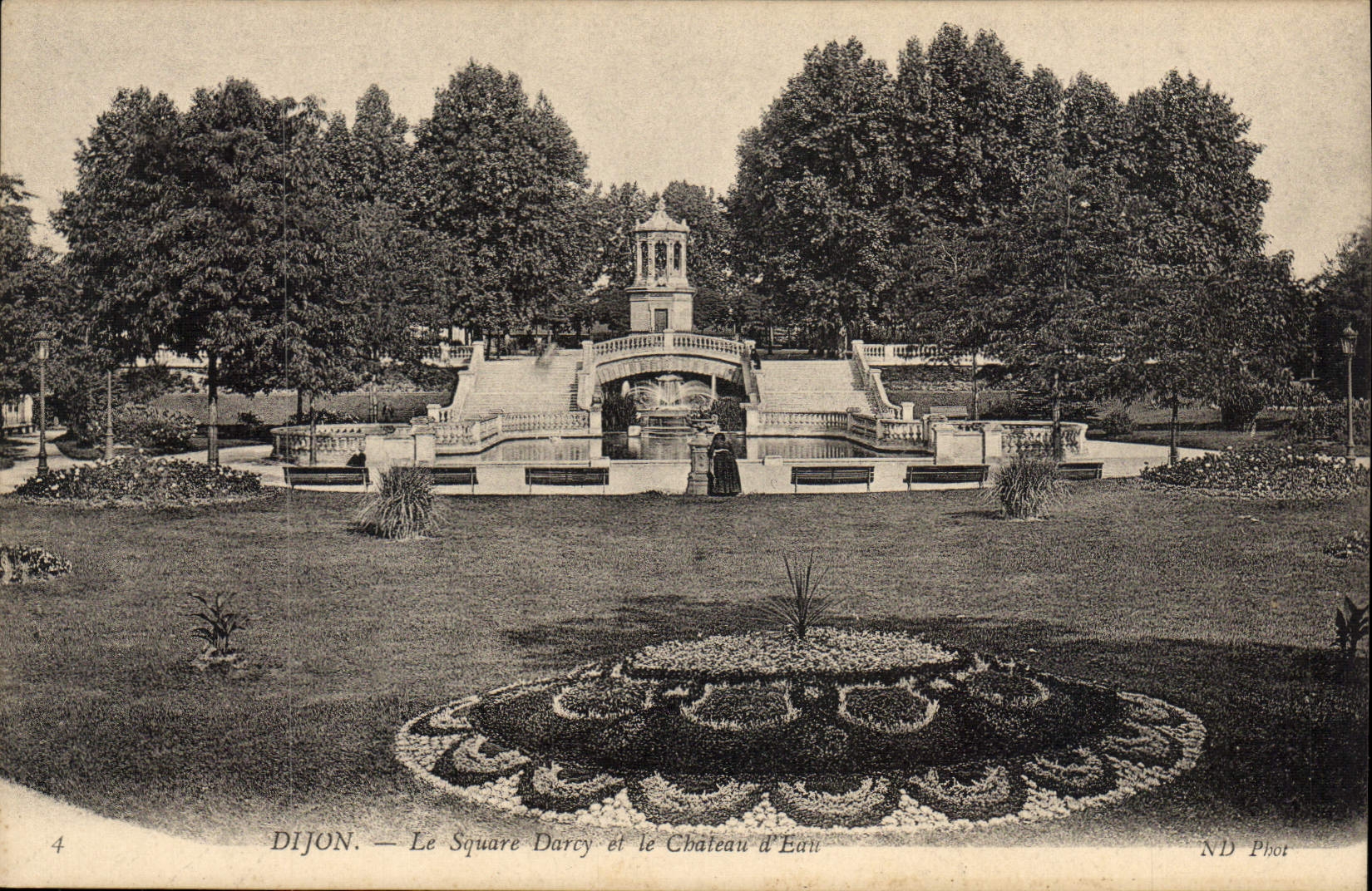 Dijon — Le Square Darcy et le Château d'Eau
