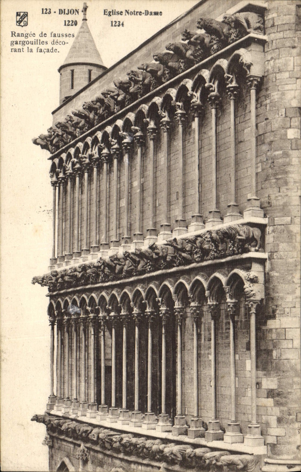 CPA Dijon eglise Notre dame Rangee de fausses gargouilles decorant la facade 