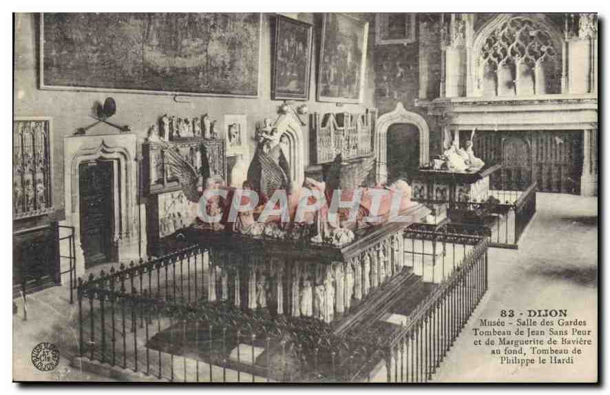 CPA Dijon Musee Salle des Gardos Tombeau de Jean Sans Peur et de Marguerite de Baviere au fond Tombe