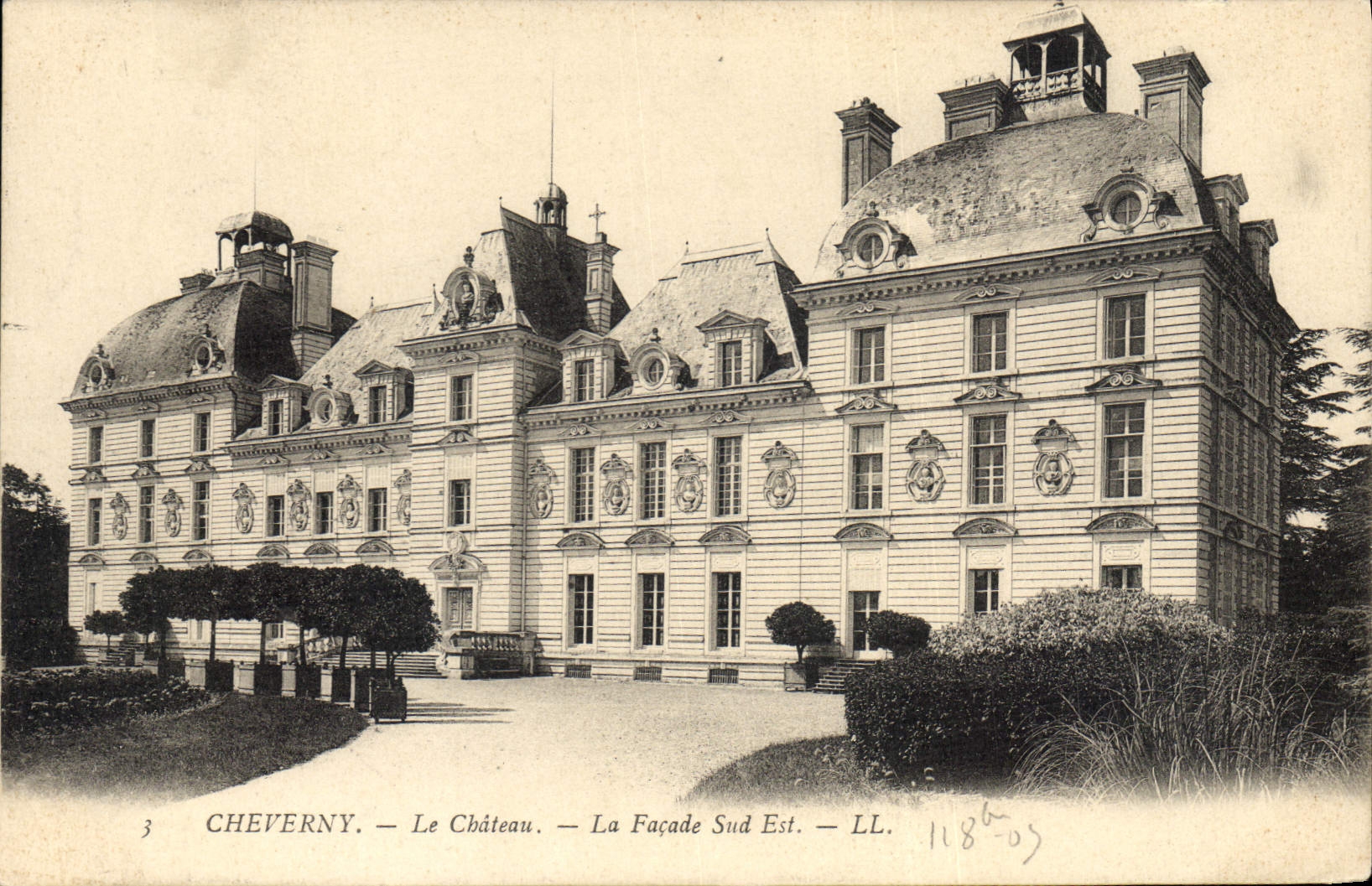 CPA Cheverny le chateau la facade Sud Est 