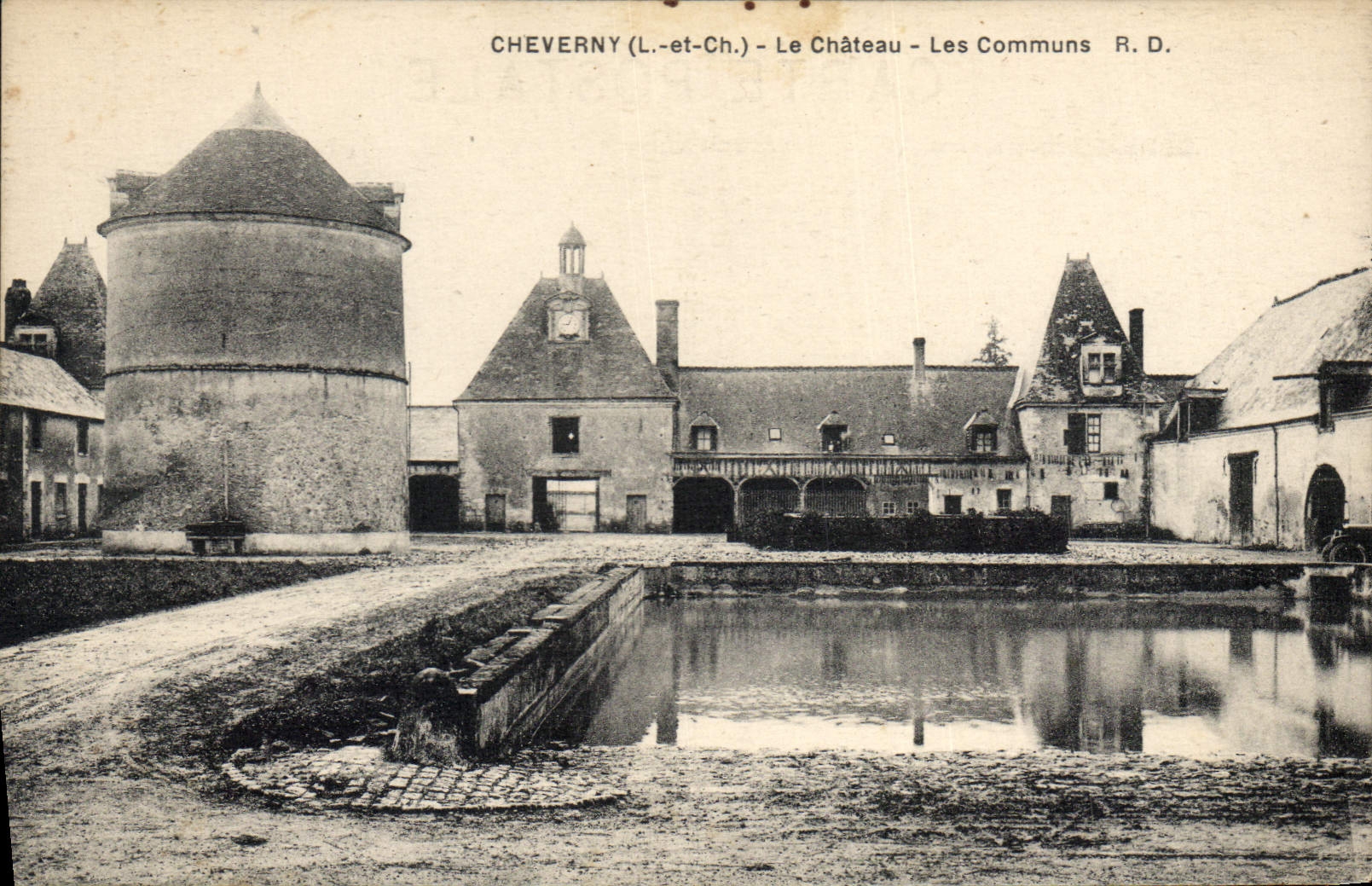Cheverny (L.-et-Ch.) — Le Château — Les Communs — R.D.