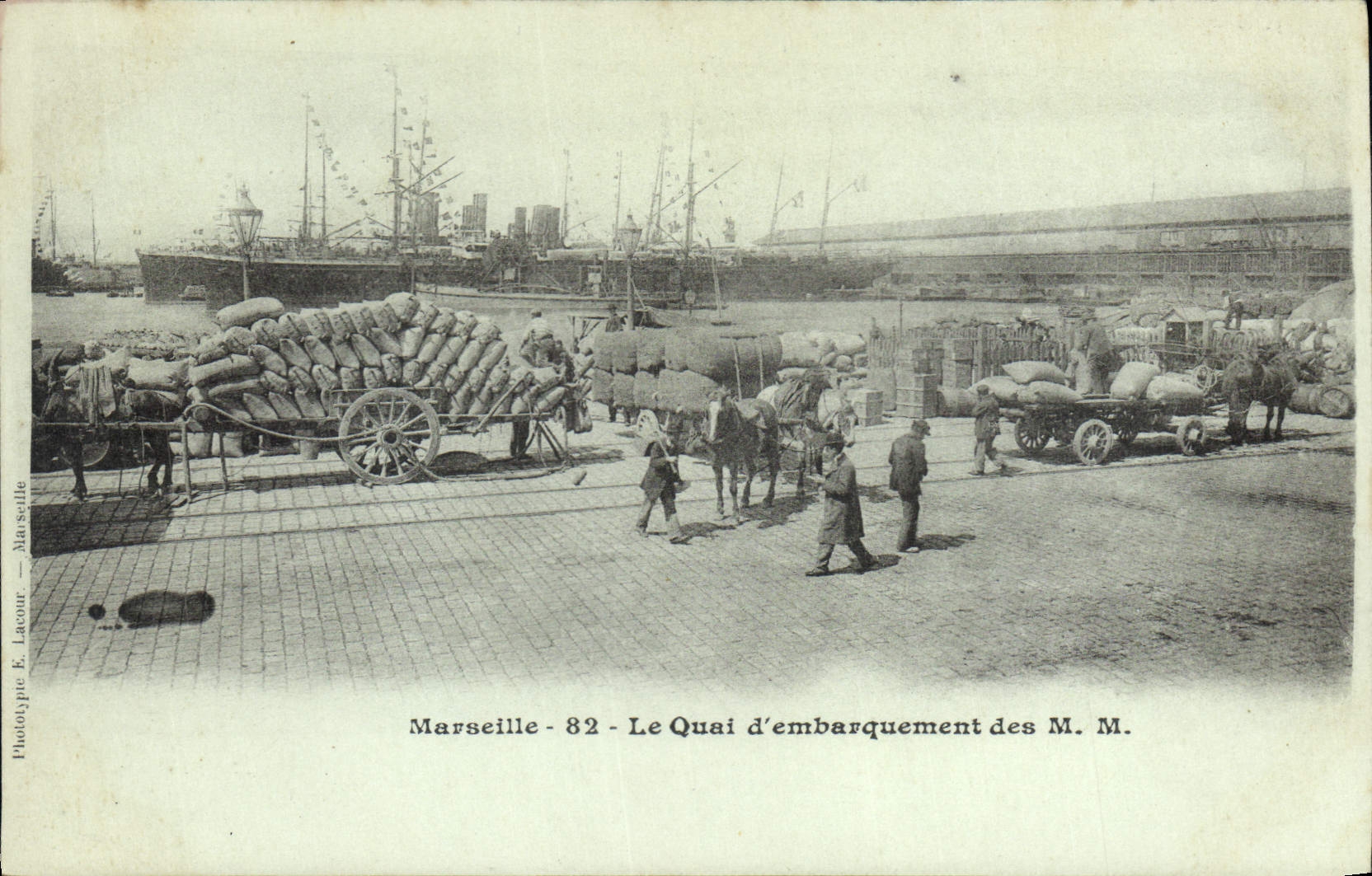 Marseille - 82 - Le Quai d'embarquement des M. M. — Phototypie F. Lacour — Marseille