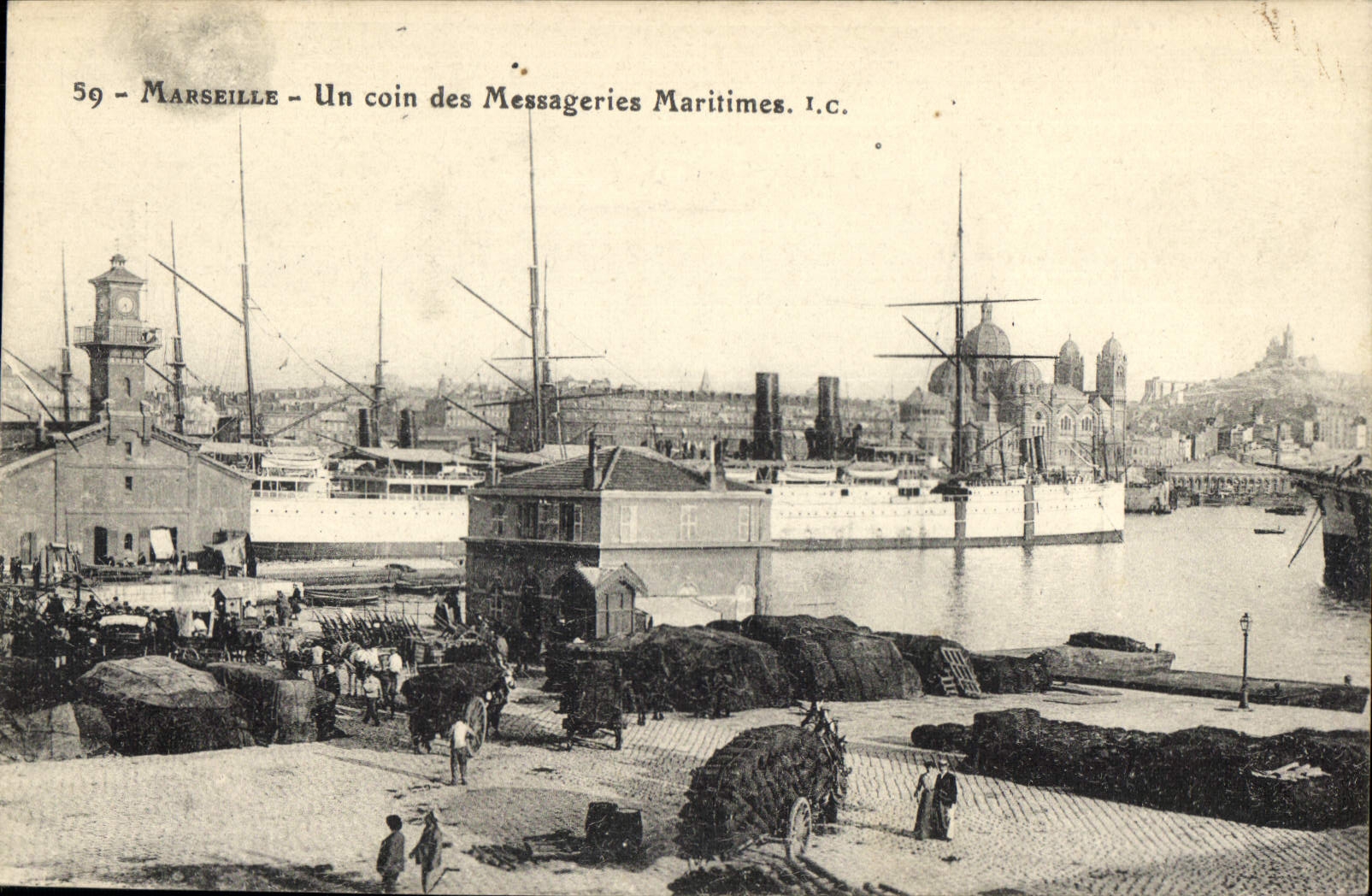 CPA Marseille un coin des Messageries Maritimes 