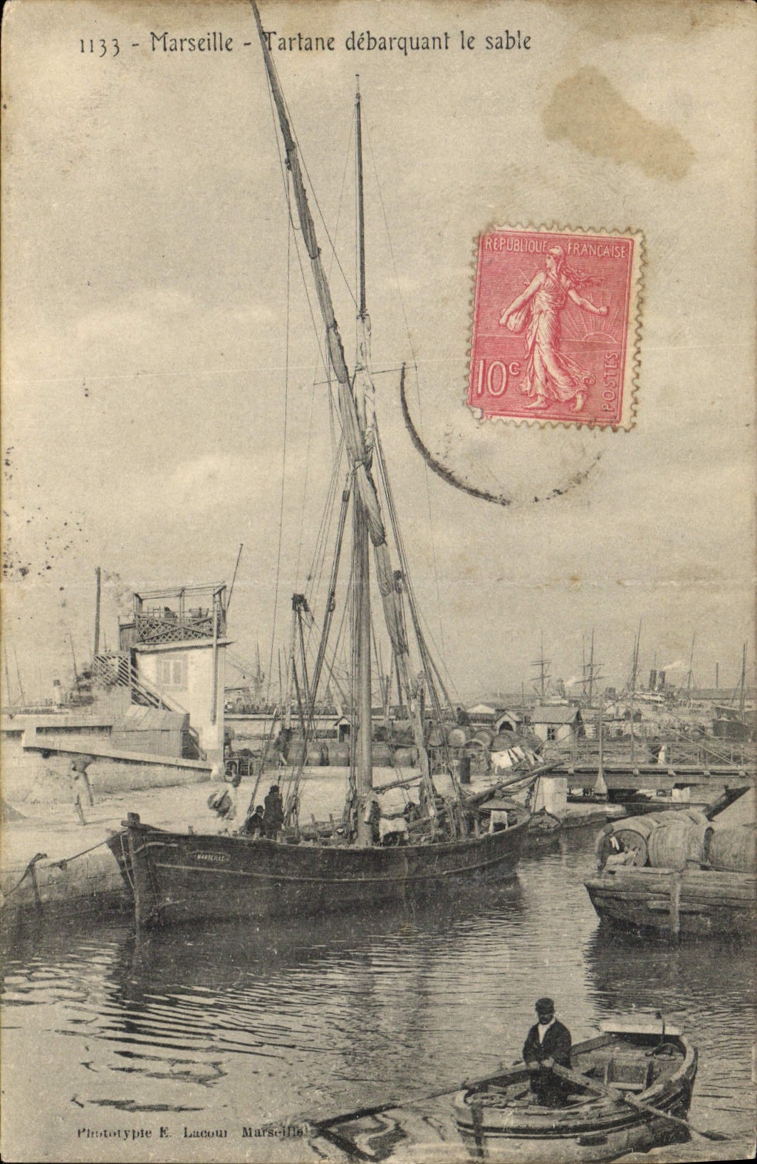 Marseille — Tartane débarquant le sable — Phototypie E. Lacou, Marseille