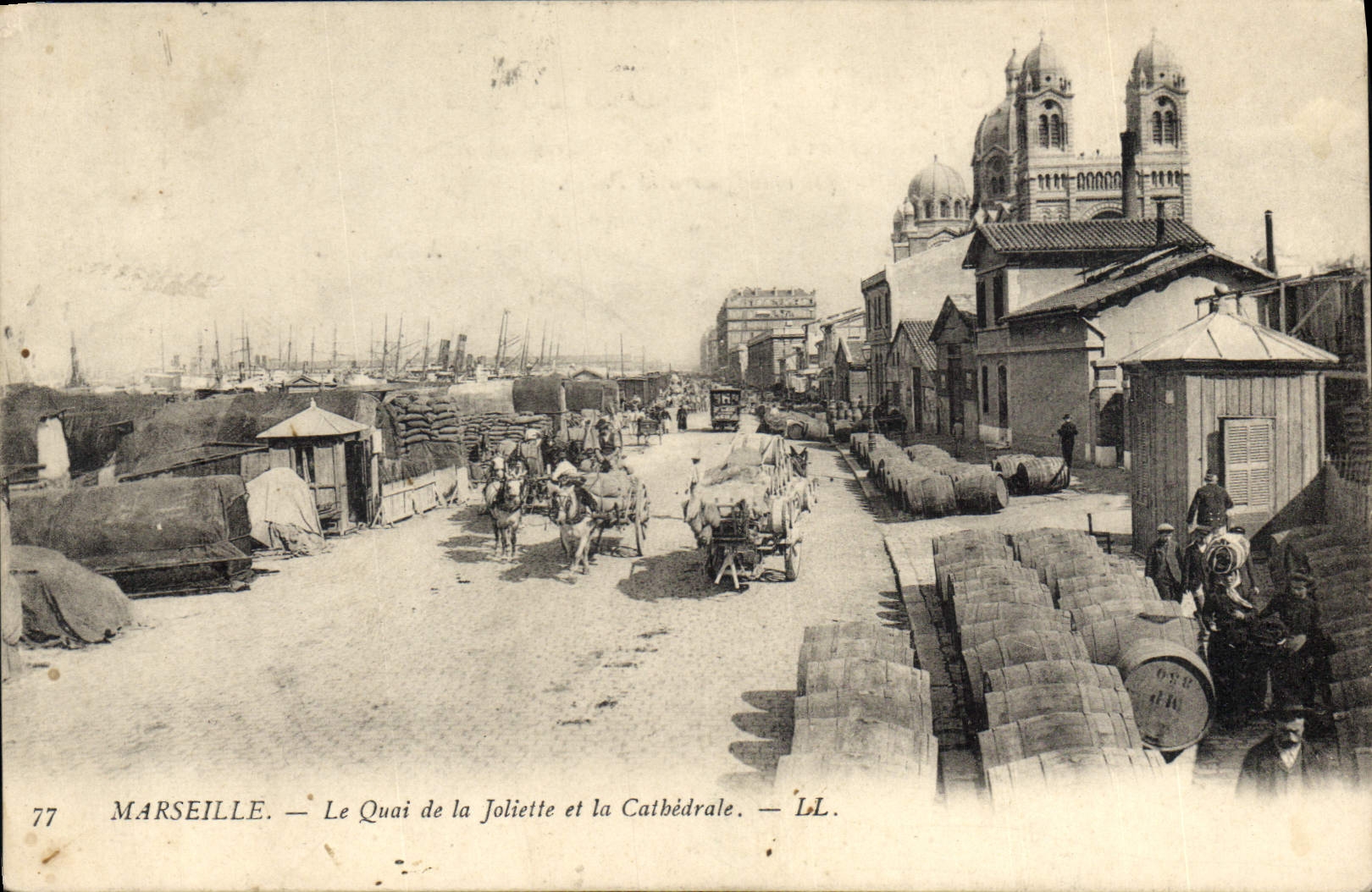 Marseille — Le Quai de la Joliette et la Cathédrale — LL. n°77