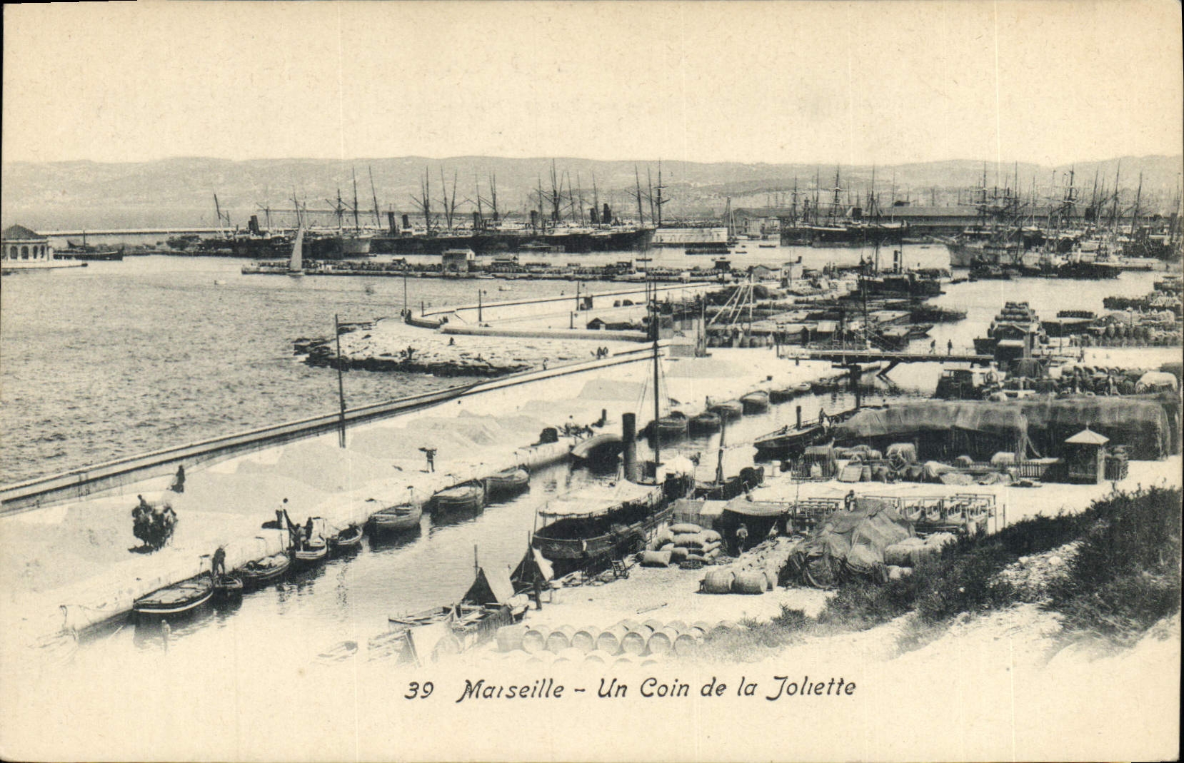 CPA Marseille un coin de la Joliette 