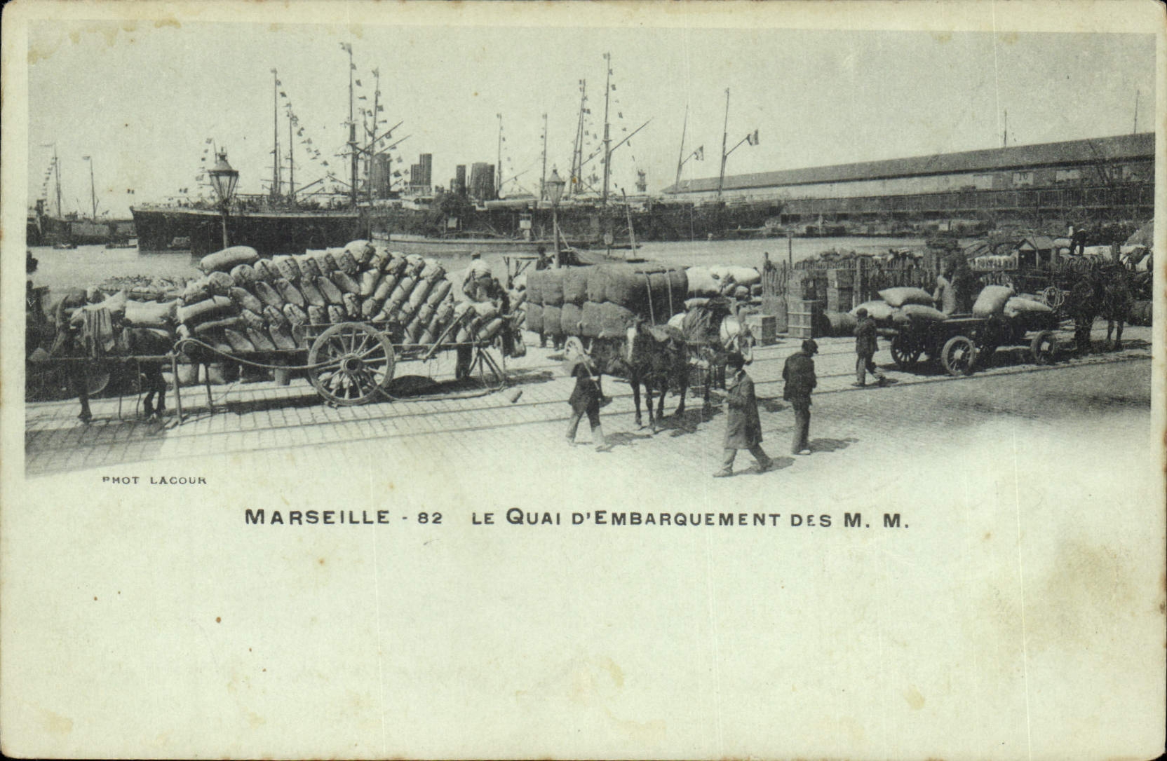 Marseille - 82 — Le Quai d'Embarquement des M.M. — Phot Lacour