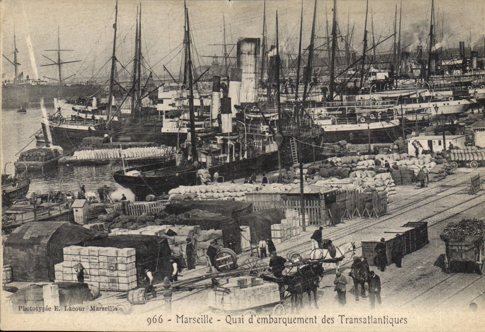 Marseille — Quai d'embarquement des Transatlantiques — Phototypie E. Lacour - Marseille 966