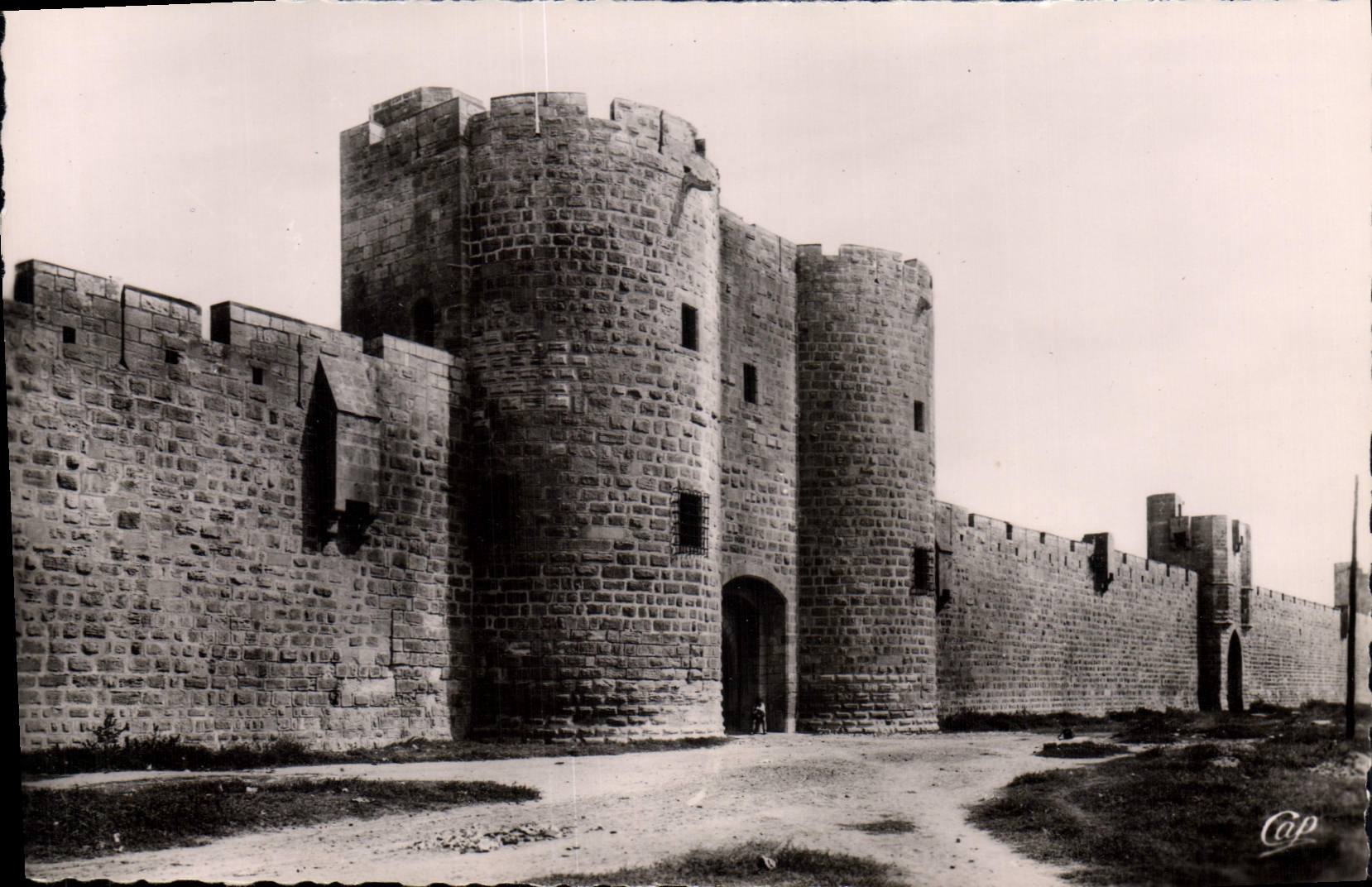 Aigues-Mortes — Les Remparts — La Tour et la Porte de la Marine — Cie des Arts Photomécaniques, Paris