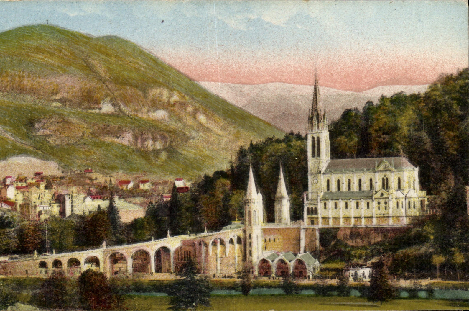 CPA Lourdes la Basilique et le Pic du Jer 